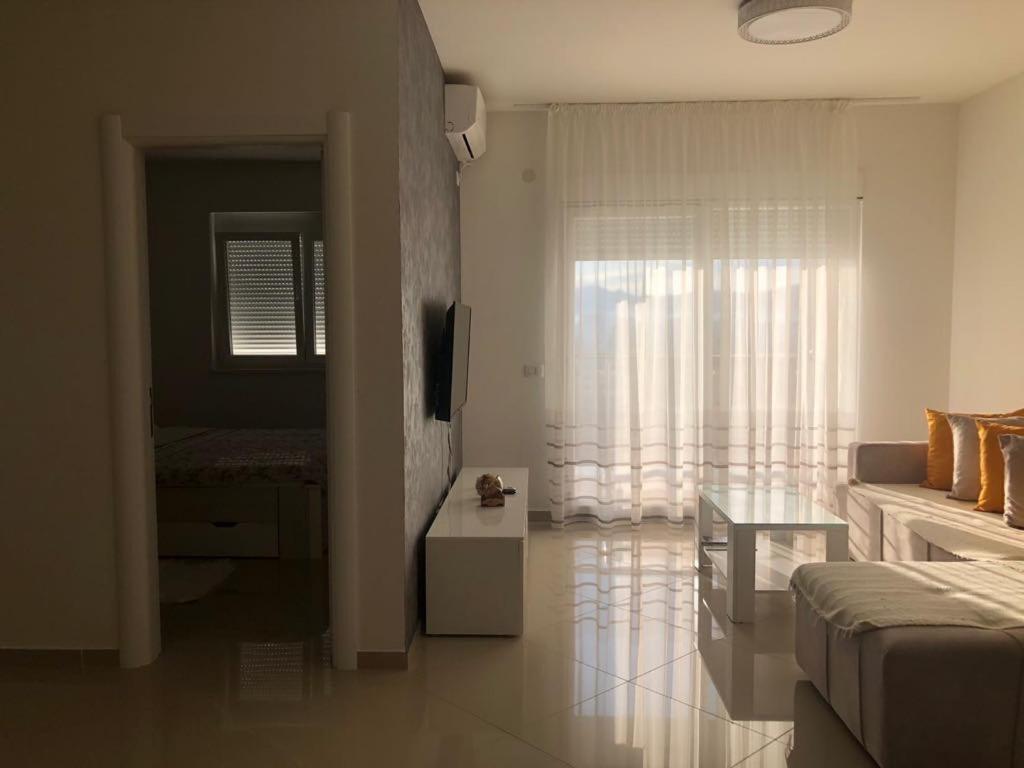 Luda Kuca Apartment Bar Ngoại thất bức ảnh